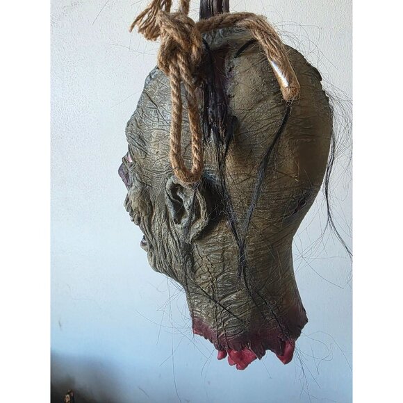 Vintage rubber zombie head skull beheaded hanging Halloween prop nail realistic - Picture 2 of 13